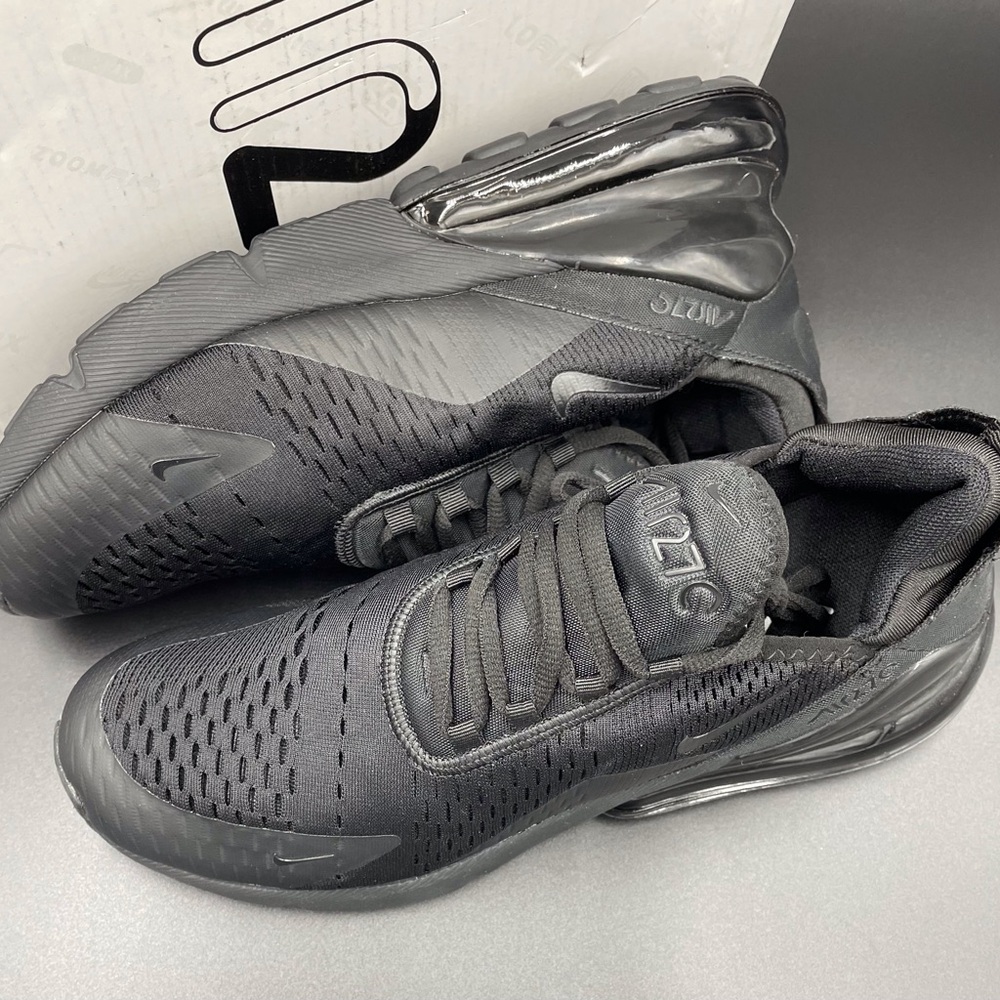 NIKE AIR MAX 270